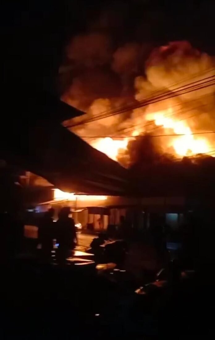 Heboh, Kebakaran di Pasar Sungai Kunyit Kabupaten Mempawah